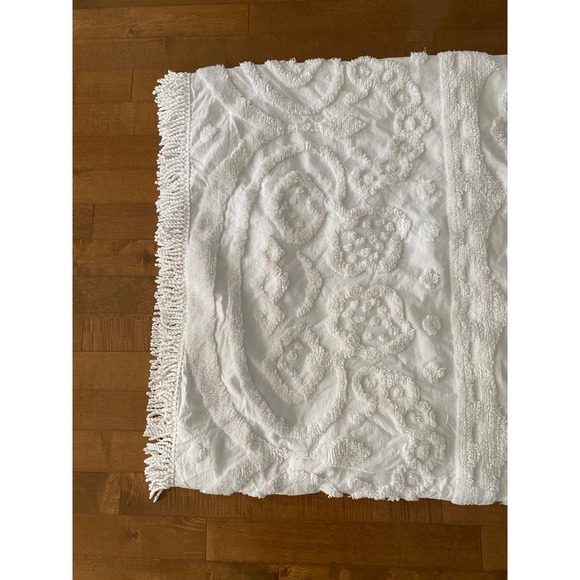 Columbine Cody Home Collection white chenille bedspread fringe full bed - Picture 10 of 12